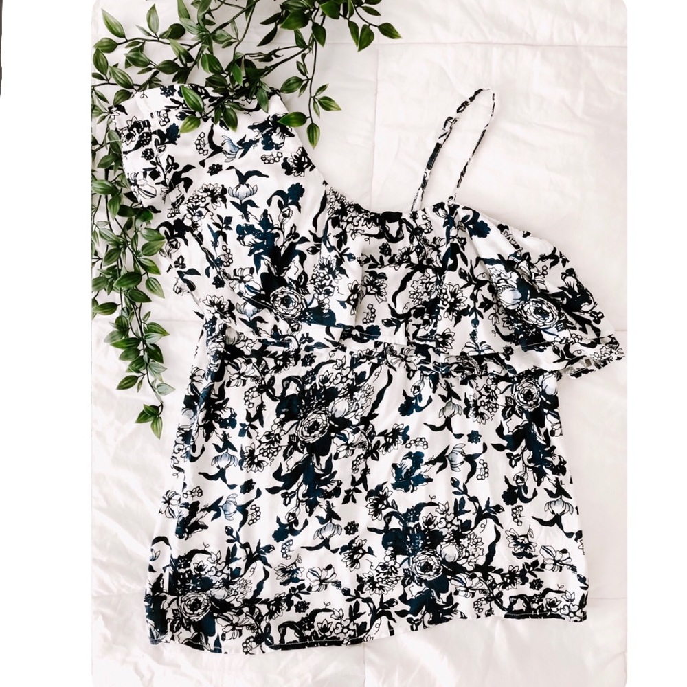 Floral print one shoulder w/ruffle top